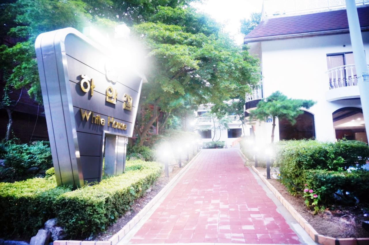 White House Sokcho Exterior foto