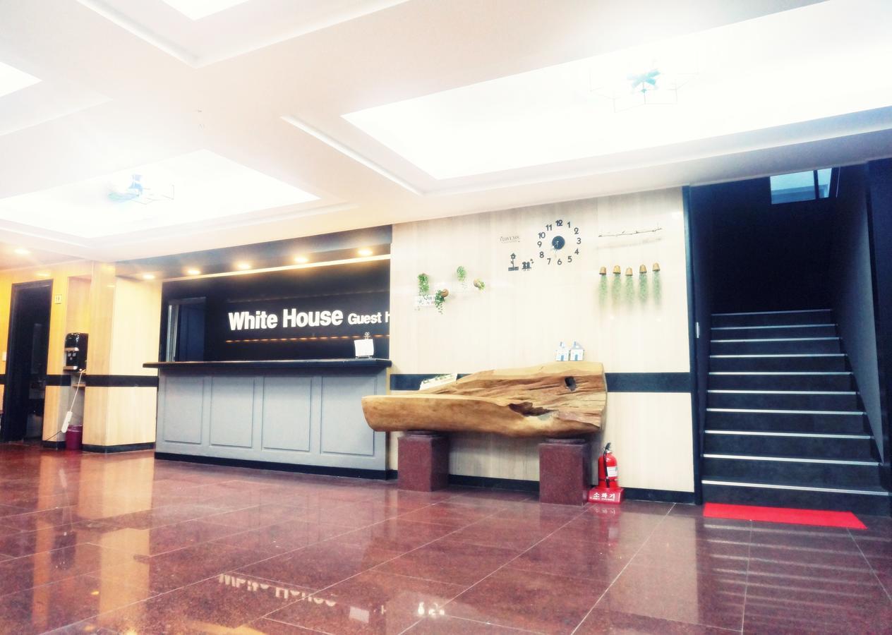White House Sokcho Exterior foto