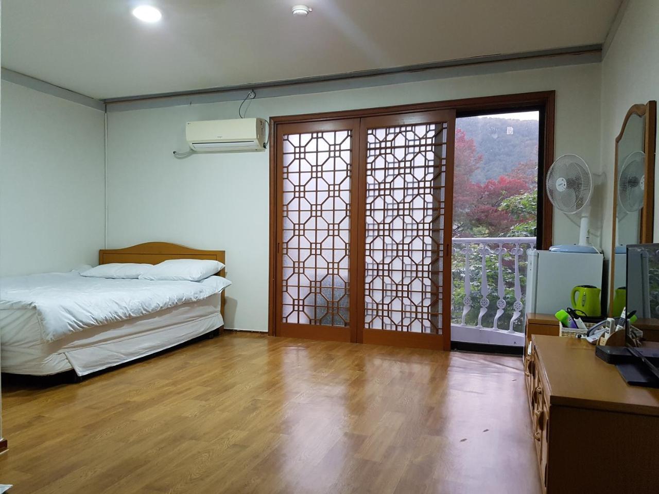 White House Sokcho Exterior foto