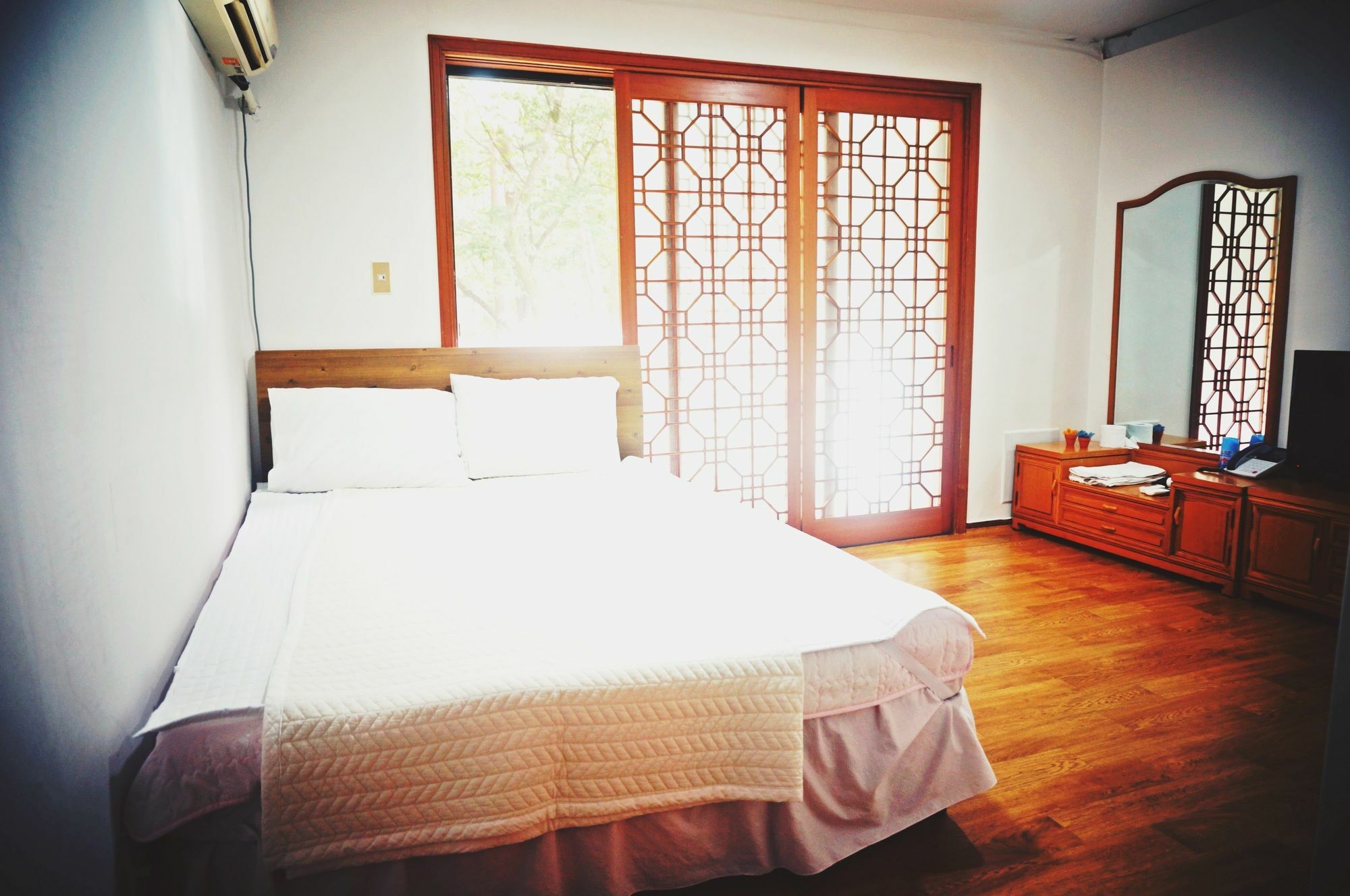 White House Sokcho Exterior foto